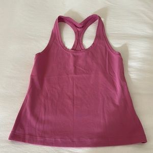 Lululemon tank hits about hip bone. Not cropped or long.